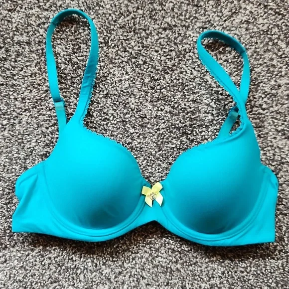 Victoria's Secret Body By Victoria Lined Demi Bra - Picture 1 of 4